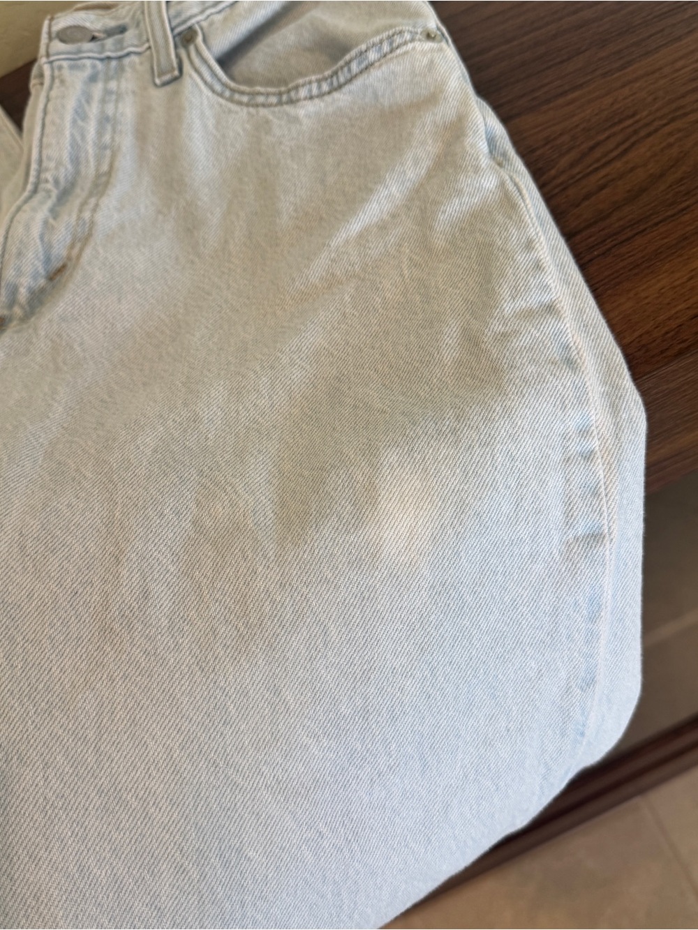 Levi's Women's Cinch Baggy Jeans Light Wash "Never Going To Change" - Picture 3 of 5